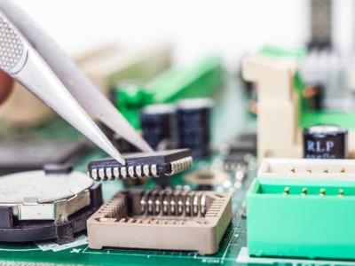 تعمیر و نگهداری تجهیزات الکترونیکی و برقی